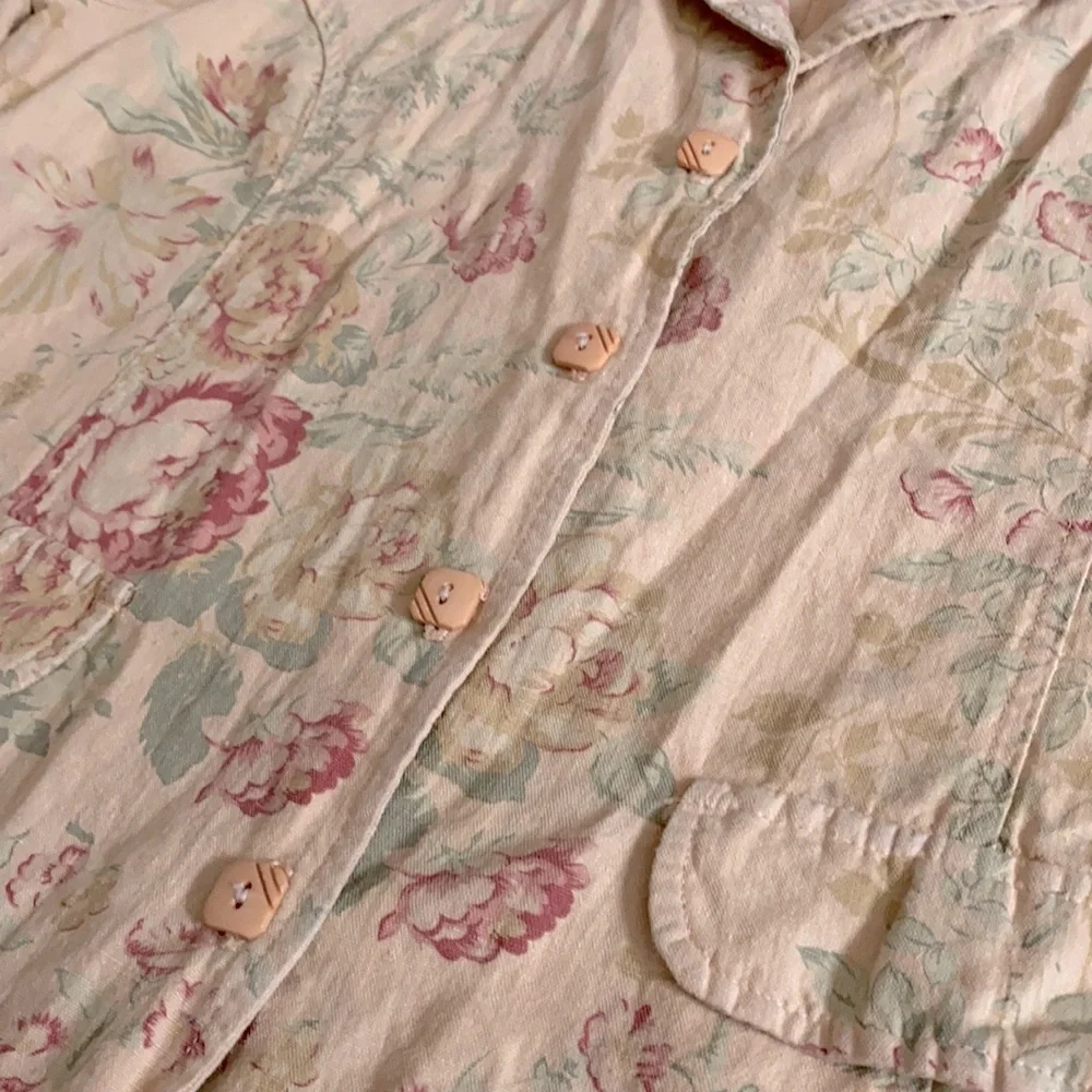 {VTG} Monroe & Main | Linen Cotton Floral Print Button Front Ruffle Trim Top - Picture 7 of 15